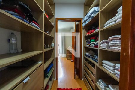 Casa à venda com 272m², 4 quartos e 3 vagas Casa à venda com 272m², 4 quartos e 3 vagasCloset da Suíte 1