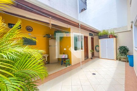 Casa à venda com 272m², 4 quartos e 3 vagas Casa à venda com 272m², 4 quartos e 3 vagasQuintal e Churrasqueira