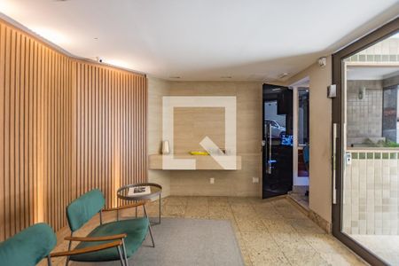 Apartamento à venda com 180m², 3 quartos e 2 vagas Apartamento à venda com 180m², 3 quartos e 2 vagasHall de entrada