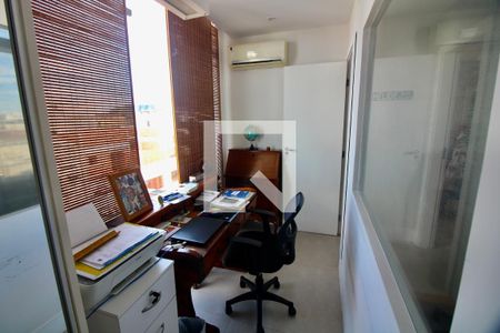 Apartamento à venda com 307m², 4 quartos e 3 vagasEscritório 1