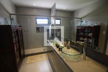 Apartamento à venda com 307m², 4 quartos e 3 vagasBanheiro da Suíte 1