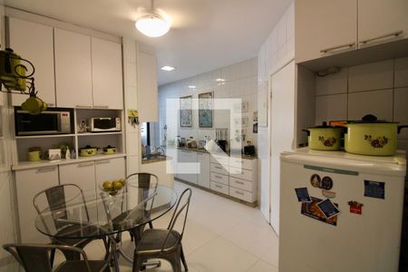 Apartamento à venda com 307m², 4 quartos e 3 vagasCozinha