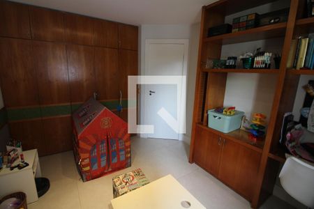 Apartamento à venda com 307m², 4 quartos e 3 vagasQuarto 2