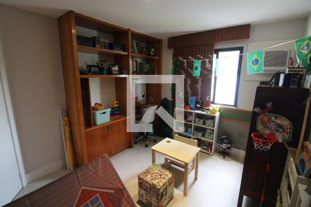 Apartamento à venda com 307m², 4 quartos e 3 vagasQuarto 2