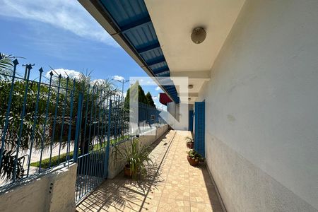 Casa à venda com 160m², 3 quartos e 2 vagasCorredor