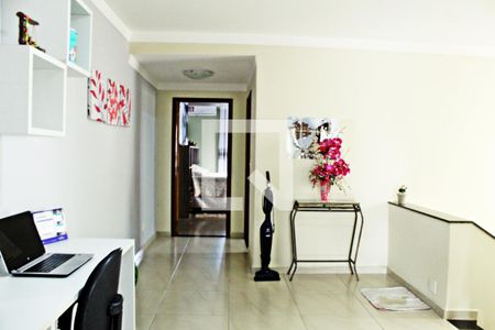 Casa à venda com 320m², 4 quartos e 4 vagasEscritório