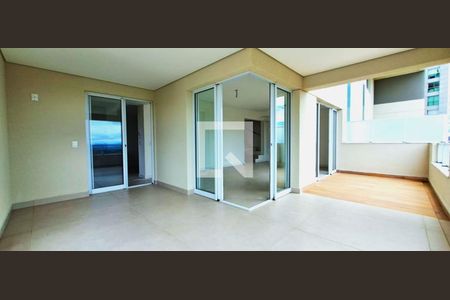 Apartamento à venda com 198m², 4 quartos e 3 vagas Apartamento à venda com 198m², 4 quartos e 3 vagasStudio