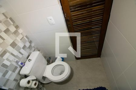 Casa de condomínio à venda com 180m², 3 quartos e 1 vaga Casa de condomínio à venda com 180m², 3 quartos e 1 vagaBanheiro da Suíte