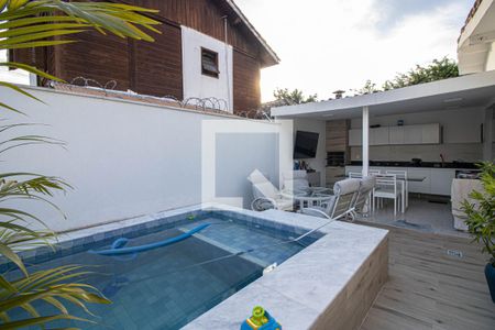 Casa de condomínio à venda com 180m², 3 quartos e 1 vaga Casa de condomínio à venda com 180m², 3 quartos e 1 vagaPiscina