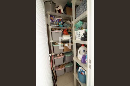 Casa de condomínio à venda com 180m², 3 quartos e 1 vaga Casa de condomínio à venda com 180m², 3 quartos e 1 vagaÁrea de Serviço