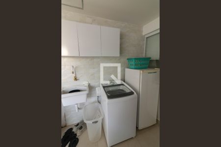 Casa de condomínio à venda com 180m², 3 quartos e 1 vaga Casa de condomínio à venda com 180m², 3 quartos e 1 vagaÁrea de Serviço