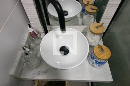 Casa de condomínio à venda com 180m², 3 quartos e 1 vaga Casa de condomínio à venda com 180m², 3 quartos e 1 vagaBanheiro da Suíte