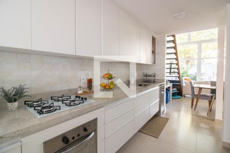 Casa de condomínio à venda com 180m², 3 quartos e 1 vaga Casa de condomínio à venda com 180m², 3 quartos e 1 vagaCozinha