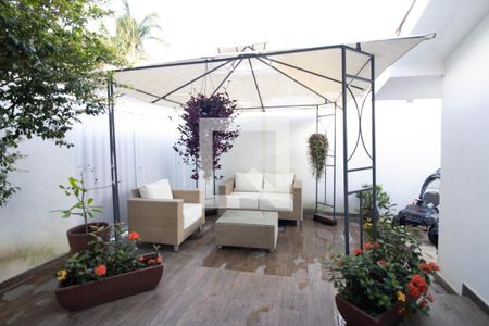 Casa de condomínio à venda com 180m², 3 quartos e 1 vaga Casa de condomínio à venda com 180m², 3 quartos e 1 vagaFrente da casa