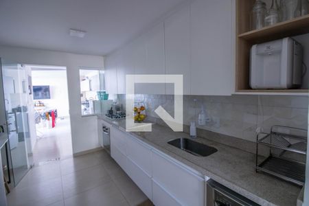 Casa de condomínio à venda com 180m², 3 quartos e 1 vaga Casa de condomínio à venda com 180m², 3 quartos e 1 vagaCozinha