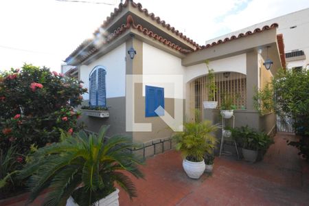 Casa à venda com 300m², 4 quartos e 4 vagasFachada