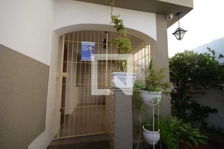Casa à venda com 300m², 4 quartos e 4 vagasFachada