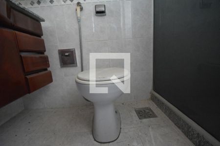 Casa à venda com 300m², 4 quartos e 4 vagasBanheiro da suite  da casa anexa