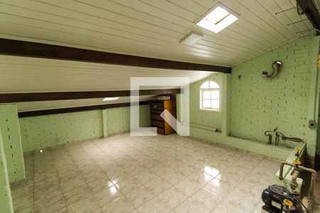 Casa à venda com 236m², 3 quartos e 2 vagasSótão