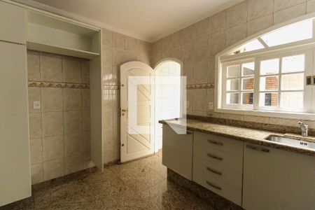 Casa à venda com 236m², 3 quartos e 2 vagasCozinha