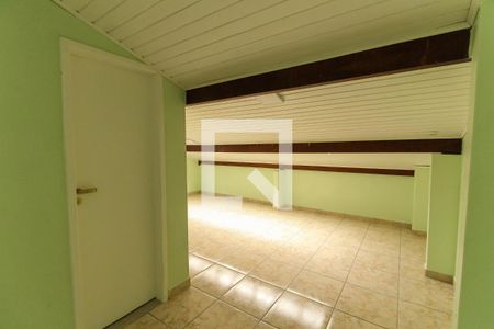 Casa à venda com 236m², 3 quartos e 2 vagasSótão