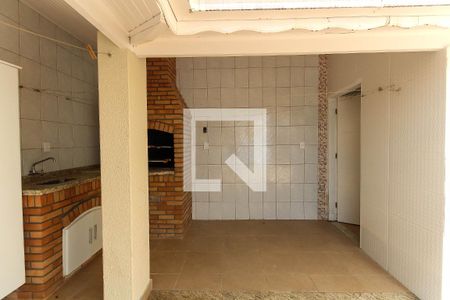 Casa à venda com 236m², 3 quartos e 2 vagasChurrasqueira
