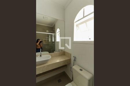 Casa à venda com 236m², 3 quartos e 2 vagasBanheiro Suíte 2