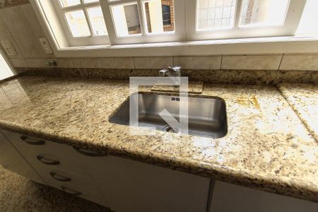 Casa à venda com 236m², 3 quartos e 2 vagasCozinha