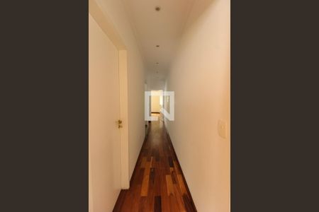 Casa à venda com 236m², 3 quartos e 2 vagasCorredor