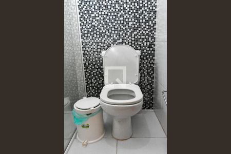 Casa à venda com 90m², 2 quartos e 2 vagas Casa à venda com 90m², 2 quartos e 2 vagasBanheiro da Suíte