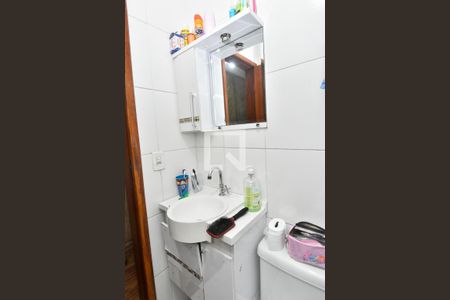 Casa à venda com 90m², 2 quartos e 2 vagas Casa à venda com 90m², 2 quartos e 2 vagasBanheiro Corredor