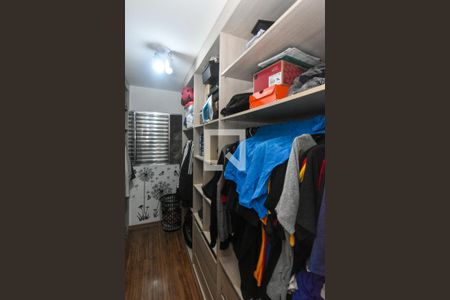 Casa à venda com 90m², 2 quartos e 2 vagas Casa à venda com 90m², 2 quartos e 2 vagasCloset da suíte