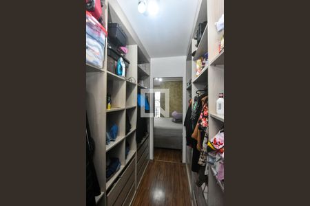 Casa à venda com 90m², 2 quartos e 2 vagas Casa à venda com 90m², 2 quartos e 2 vagasCloset da suíte