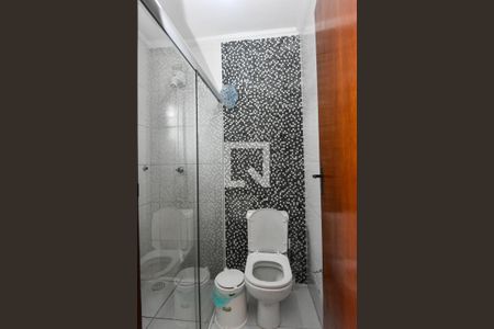 Casa à venda com 90m², 2 quartos e 2 vagas Casa à venda com 90m², 2 quartos e 2 vagasBanheiro da Suíte