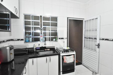 Casa à venda com 90m², 2 quartos e 2 vagas Casa à venda com 90m², 2 quartos e 2 vagasCozinha