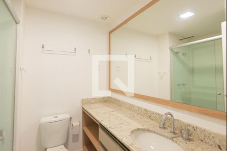 Banheiro de kitnet/studio para alugar com 1 quarto, 27m² em Partenon, Porto Alegre