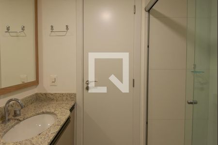 Banheiro de kitnet/studio para alugar com 1 quarto, 27m² em Partenon, Porto Alegre
