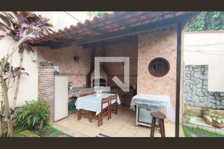 Casa à venda com 80m², 3 quartos e 4 vagas Casa à venda com 80m², 3 quartos e 4 vagasÁrea gourmet