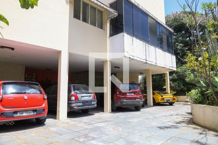 Casa à venda com 847m², 5 quartos e 6 vagas Casa à venda com 847m², 5 quartos e 6 vagasGaragem