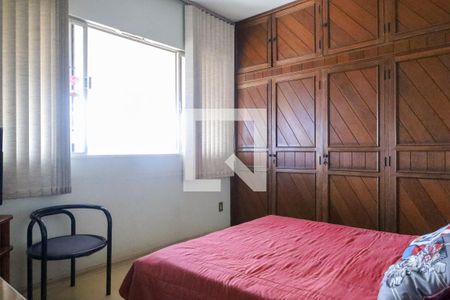 Casa à venda com 847m², 5 quartos e 6 vagas Casa à venda com 847m², 5 quartos e 6 vagasQuarto 2