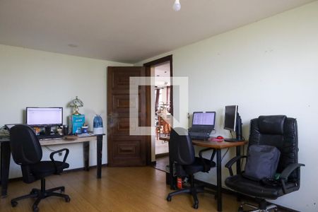 Casa à venda com 847m², 5 quartos e 6 vagas Casa à venda com 847m², 5 quartos e 6 vagasQuarto 4