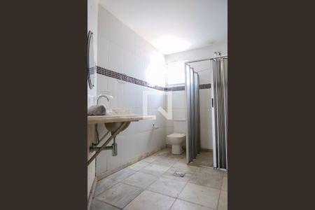 Casa à venda com 847m², 5 quartos e 6 vagas Casa à venda com 847m², 5 quartos e 6 vagasBanheiro 2