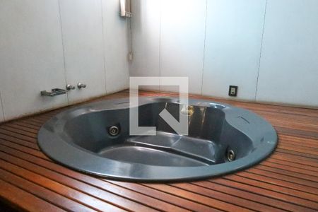 Casa à venda com 847m², 5 quartos e 6 vagas Casa à venda com 847m², 5 quartos e 6 vagasBanheiro da Suíte 1