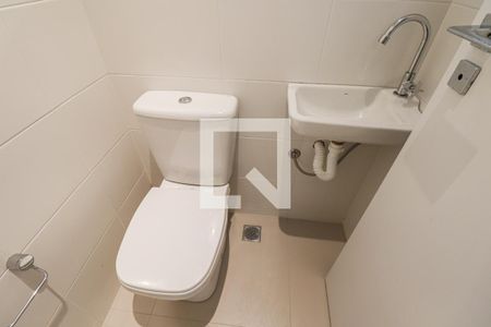 Lavabo de casa de condomínio para alugar com 3 quartos, 160m² em Parolin, Curitiba