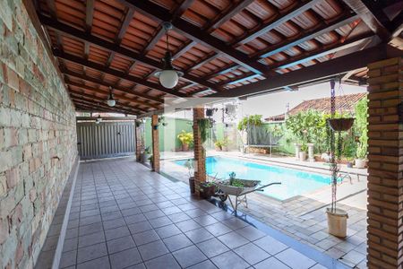 Casa à venda com 180m², 3 quartos e 3 vagasEntrada