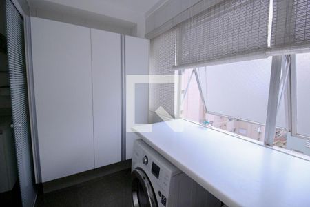 Casa à venda com 200m², 5 quartos e 3 vagas Casa à venda com 200m², 5 quartos e 3 vagasÁrea de Serviço