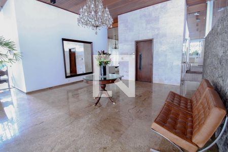 Casa à venda com 200m², 5 quartos e 3 vagas Casa à venda com 200m², 5 quartos e 3 vagasÁrea comum