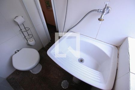 Casa à venda com 200m², 5 quartos e 3 vagas Casa à venda com 200m², 5 quartos e 3 vagasBanheiro de Serviço