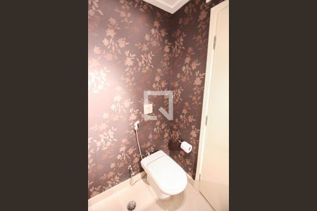 Casa à venda com 200m², 5 quartos e 3 vagas Casa à venda com 200m², 5 quartos e 3 vagasLavabo