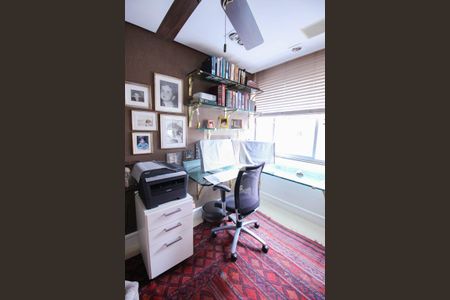 Casa à venda com 200m², 5 quartos e 3 vagas Casa à venda com 200m², 5 quartos e 3 vagasQuarto 2